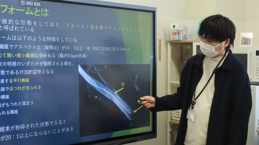 説明をしている様子