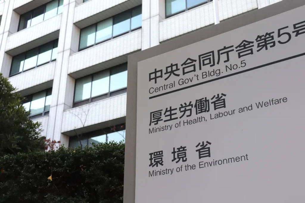 Central-Government-Building-No.5.-It-houses-Ministry-of-Health-Labour-and-Welfare-MHLW-and-Ministry-of-the-Environment.-Kasumigaseki-Tokyo-Japan