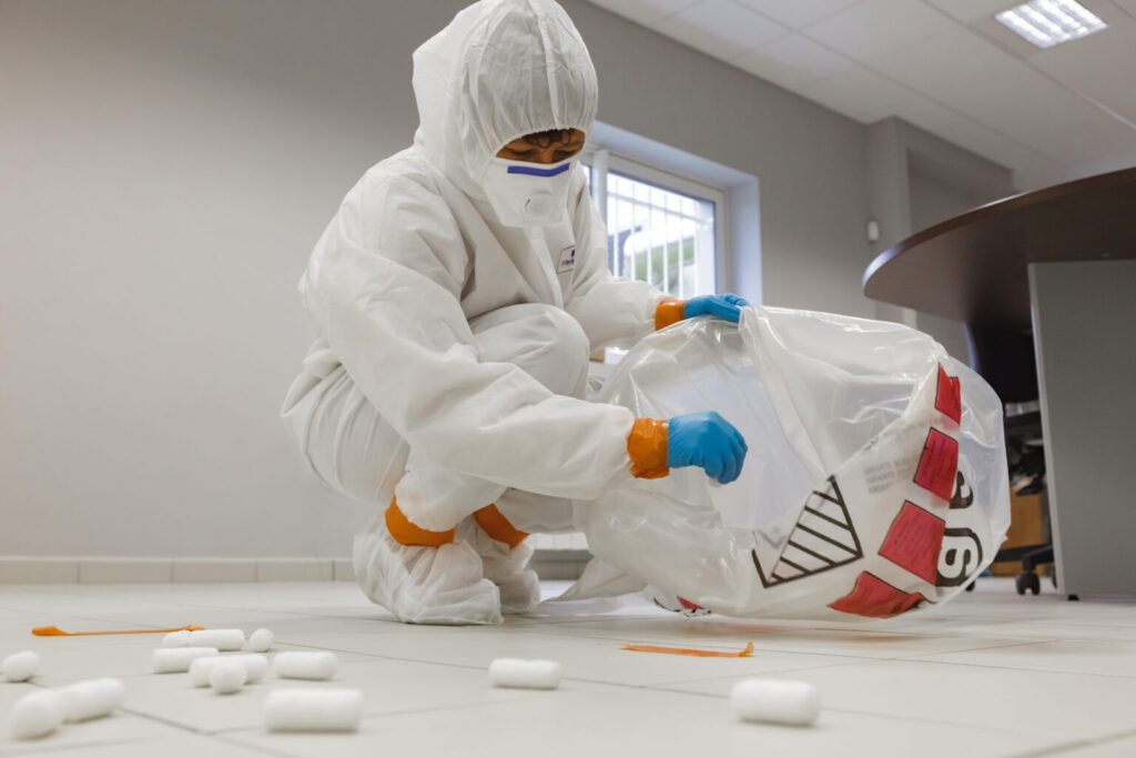 アスベストリスク管理に基づく部屋の除染