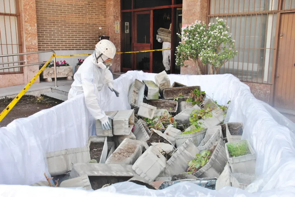 繊維セメント製プランターの撤去