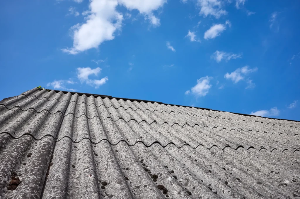 発がん性のあるアスベスト瓦でできた屋根