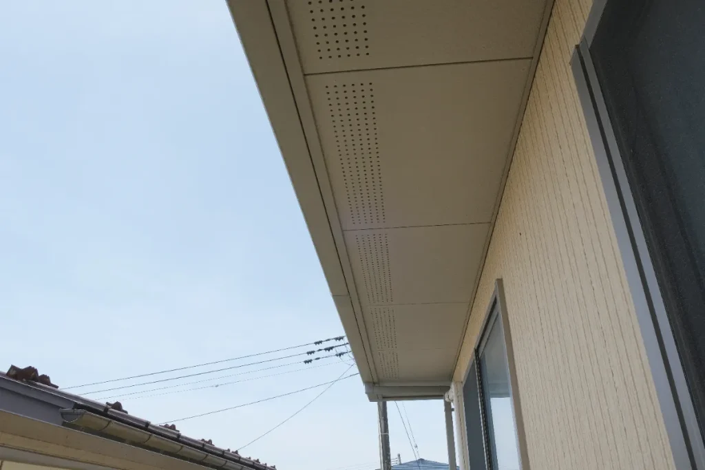 アスベスト含有リスクのある住宅の軒天井