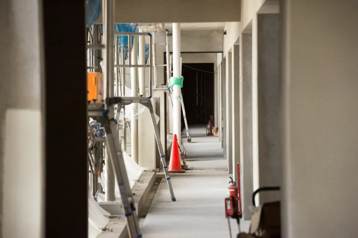 マンションの新築工事における通路