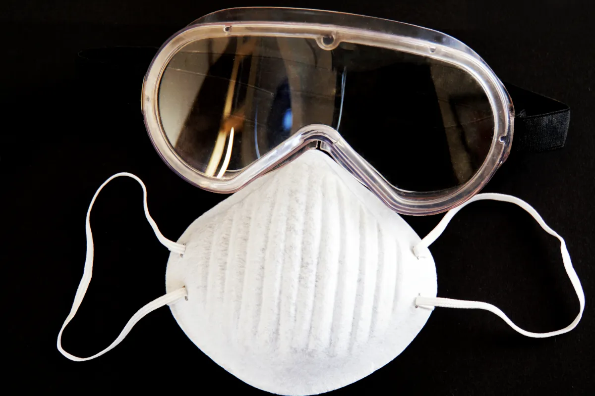 防じんゴーグルと防じんマスク