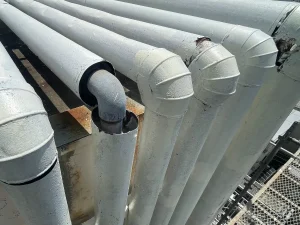 ラッキングが破損した配管