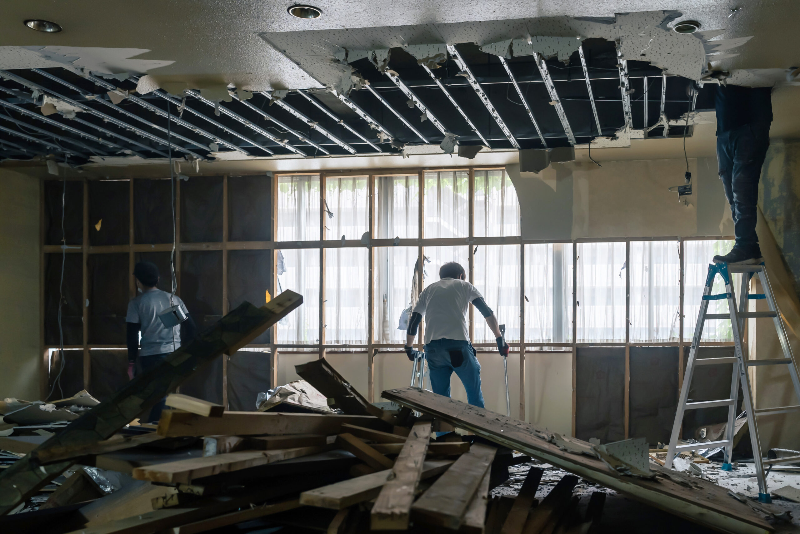 内装工事の解体現場